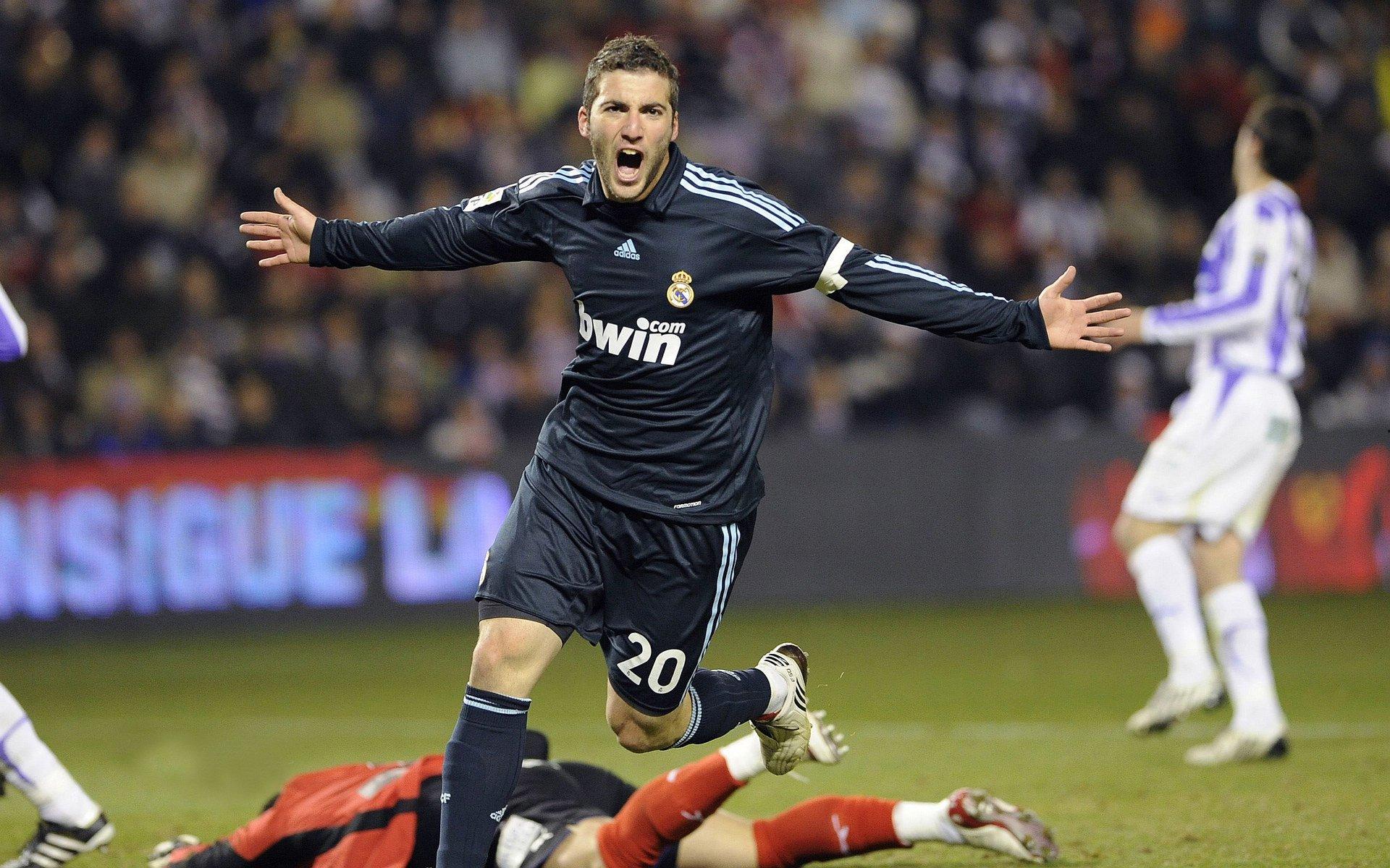 伊万告别绿茵场,国足帅位更迭启动全球选帅